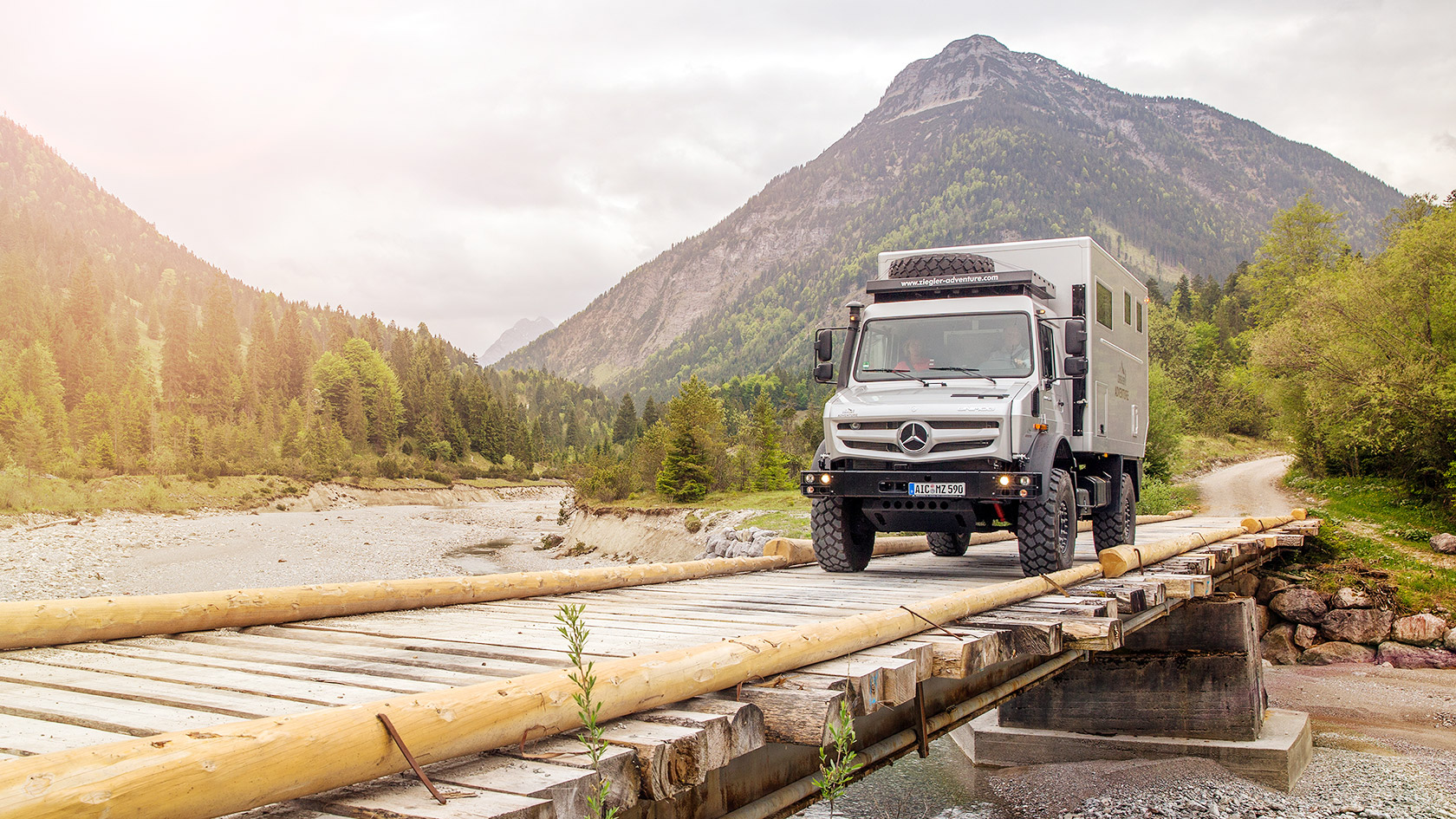 Hochgeländegängiger Unimog: Komfort - Mercedes-Benz Trucks - Trucks you can  trust